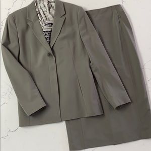 Ann Freedberg 2-piece women’s maxi skirt suit *